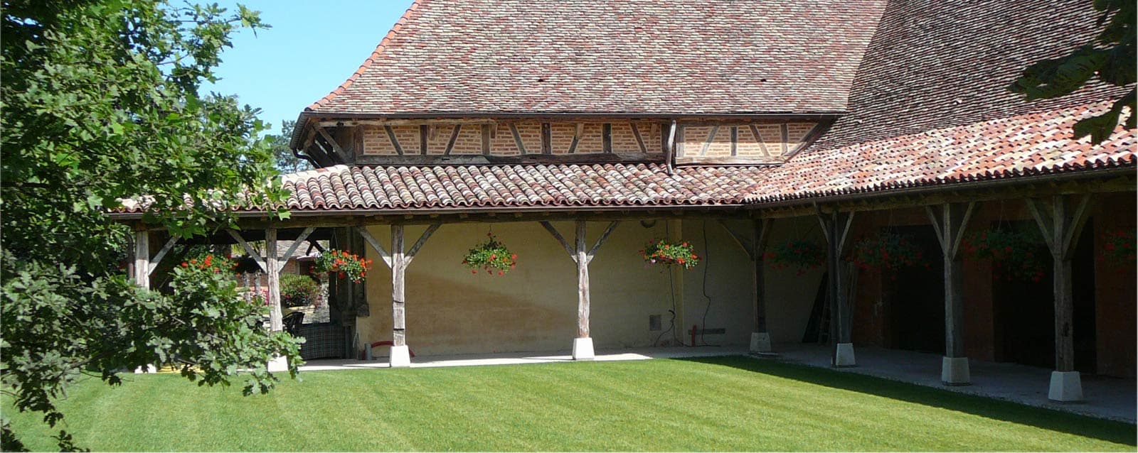 Toiture en tuiles rénovée par MELIN en Bresse